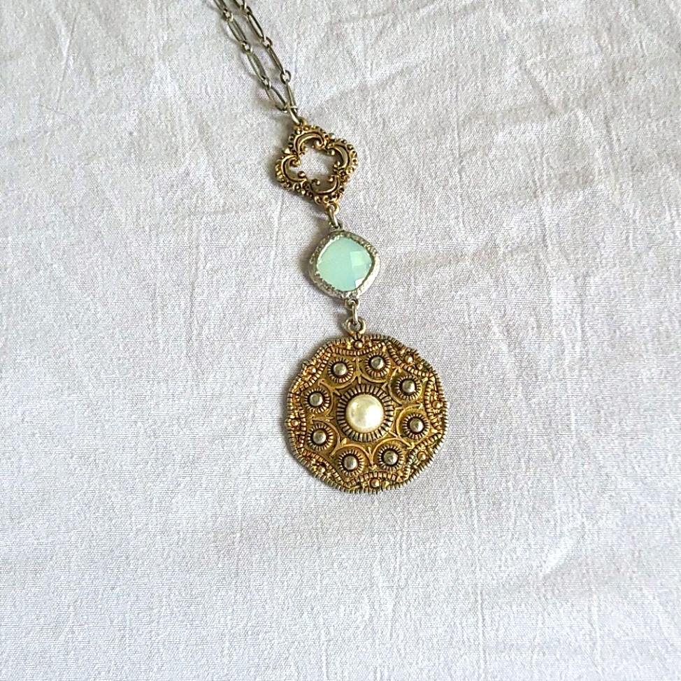 Vivi Necklace 10$